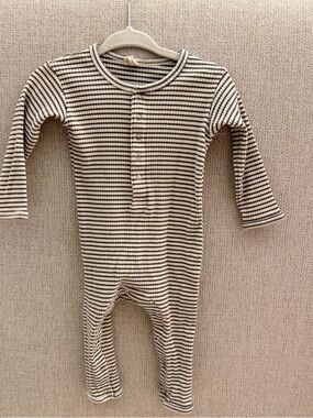 Quincy Mae Beige & Purply/Grey Striped Ribbed Button-Front Jumpsuit